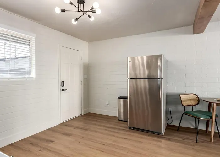Apartment #7 Midtown Modern Hideaway Cool 1br Fast Wifi *