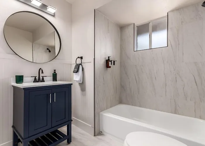 #7 Midtown Modern Hideaway Cool 1br Fast Wifi Apartment