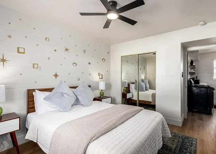 Apartment #7 Midtown Modern Hideaway Cool 1br Fast Wifi *