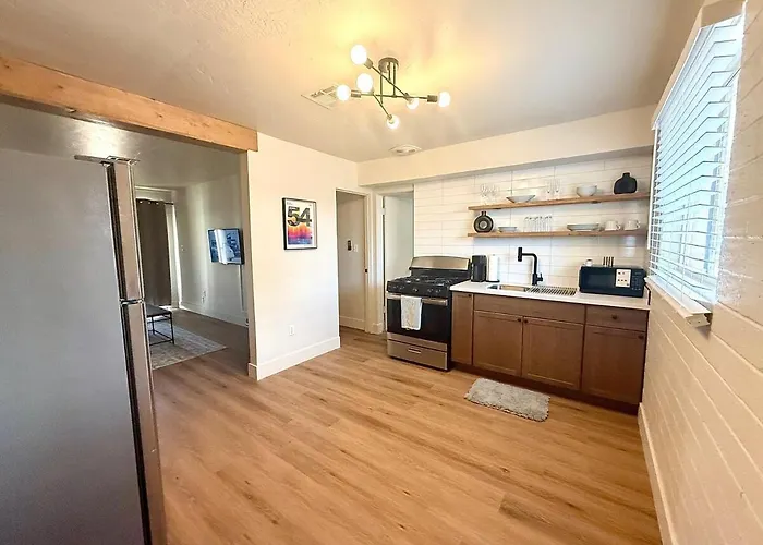 Apartment #7 Midtown Modern Hideaway Cool 1br Fast Wifi